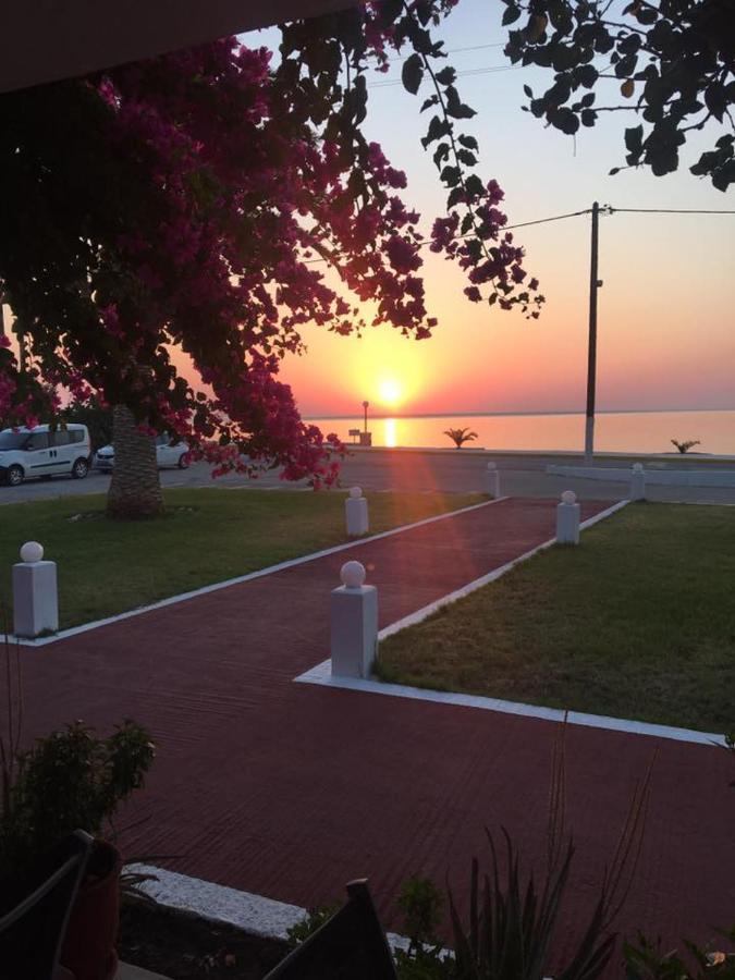 Mediterranean Hotel Карпатос Екстериор снимка